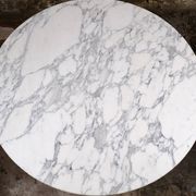 Large table ronde en marbre de Carrare, Italie, 1970s