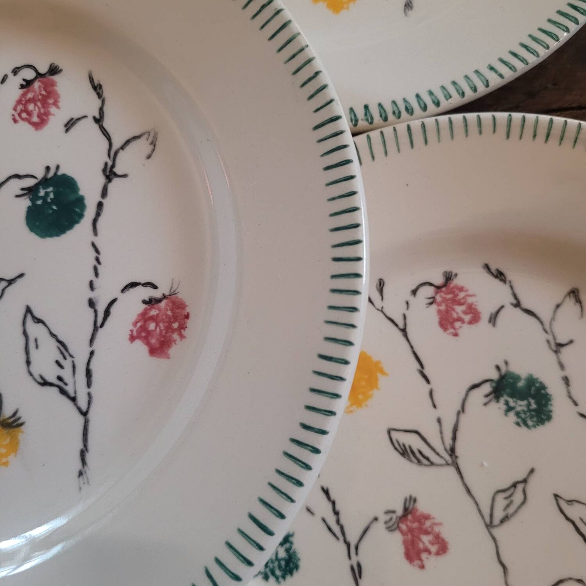 Assiettes à dessert faïence et décor floral 50's