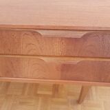 Small scandinace line in clear teak