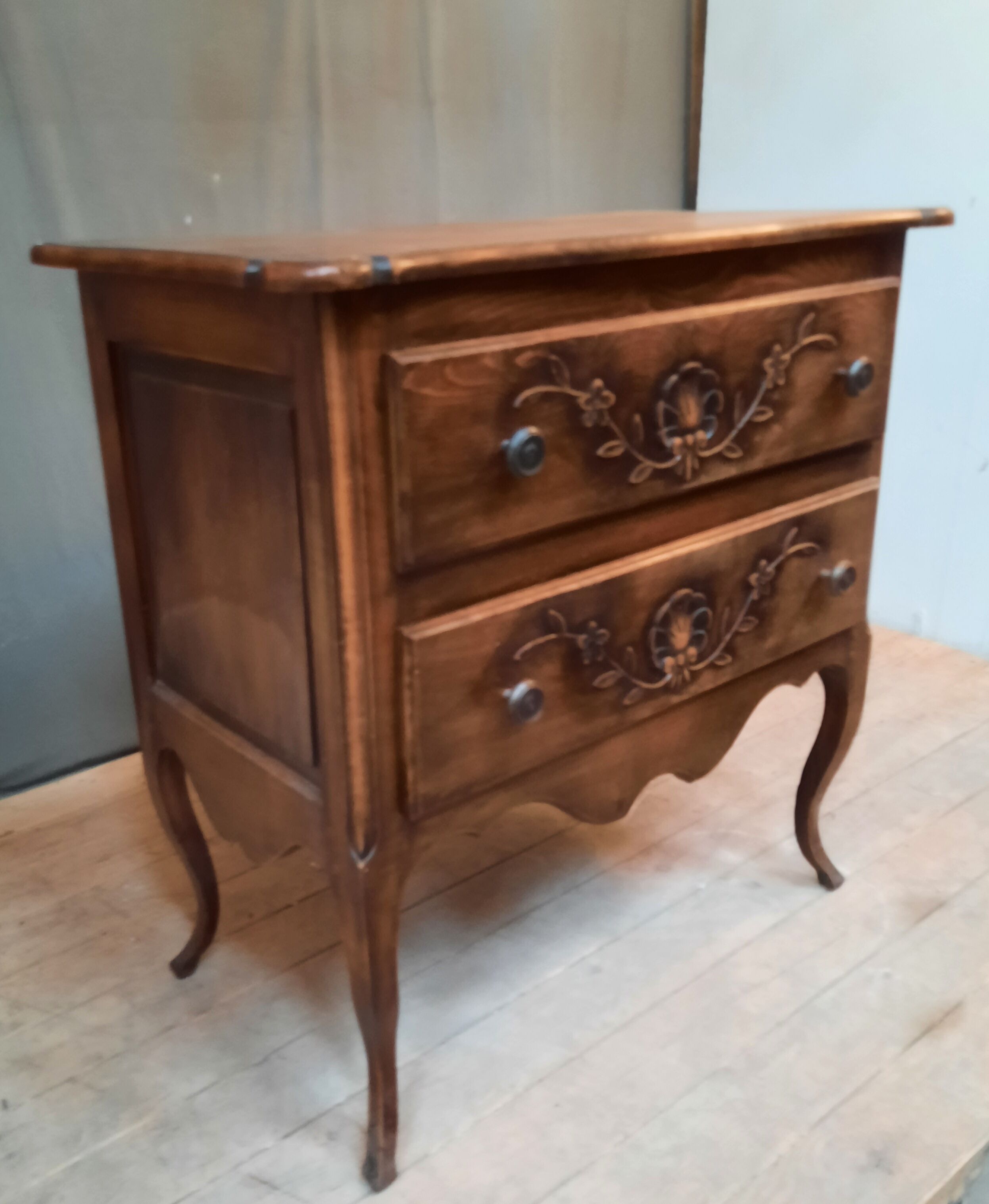 Rustic neo-wooden oak commodity with 2 torroirs