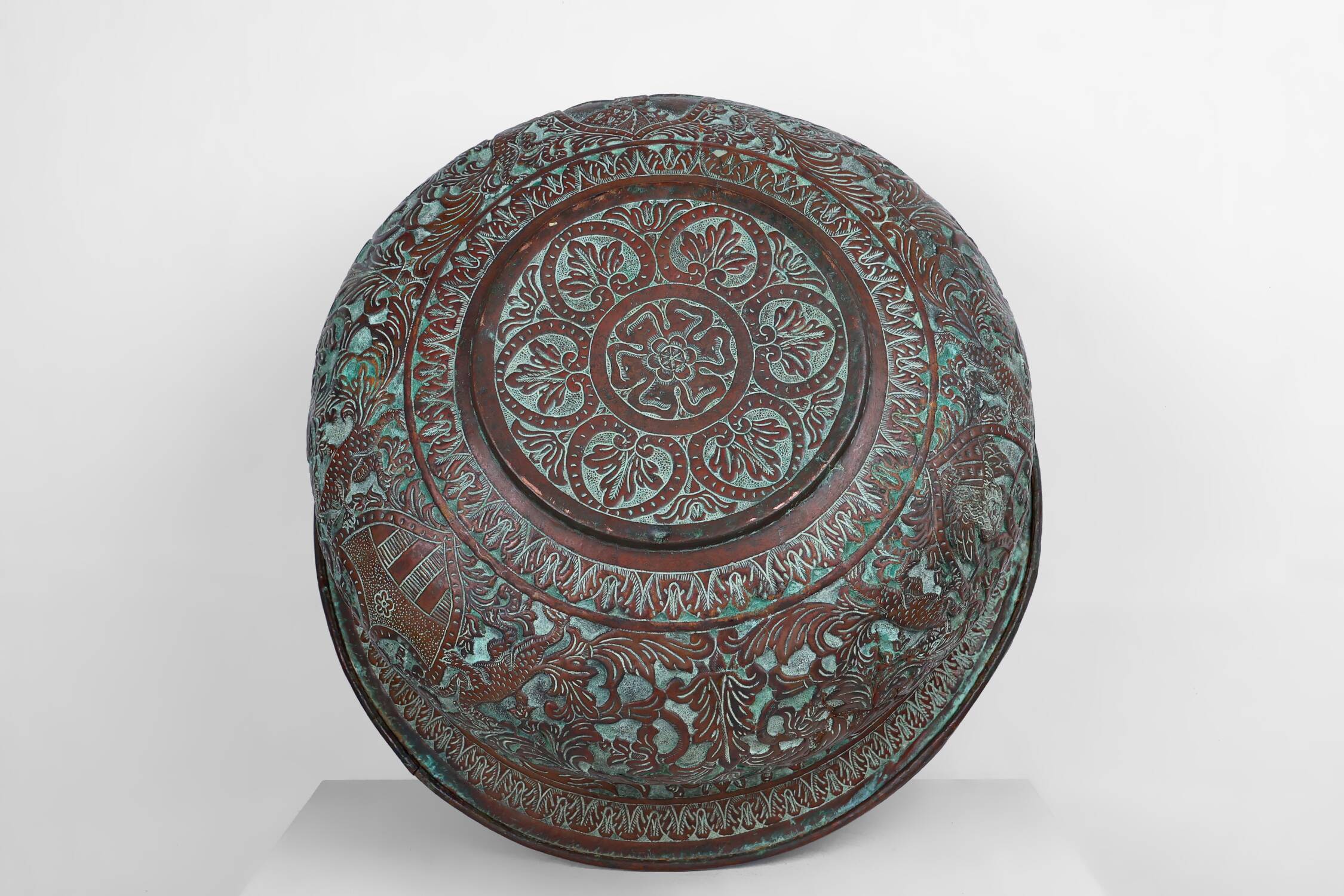 Cache-pot rond ottoman antique en cuivre gravé, vers 1850