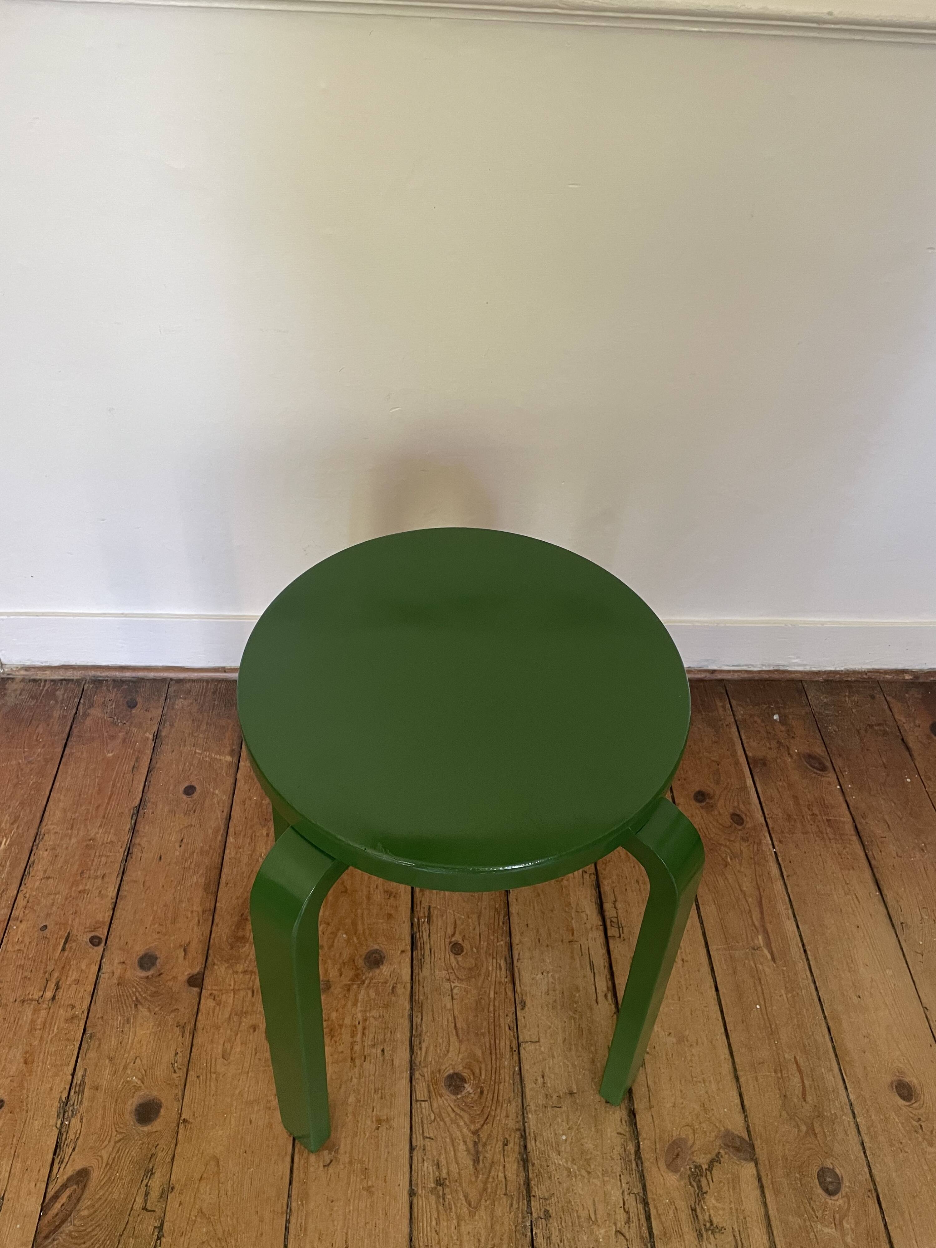 Tabouret Style Alvar Aalto vert