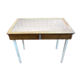Old table showcase in walnut wood and glass, to install, store model with heavy glass
