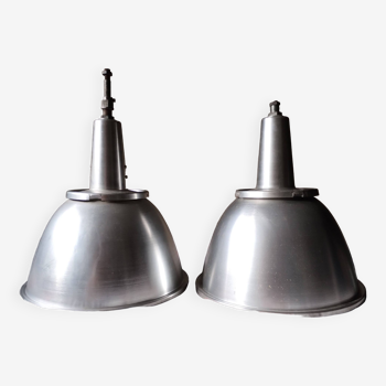 2 grandes lampes suspensions industrielles Vintage marque Regent Suisses