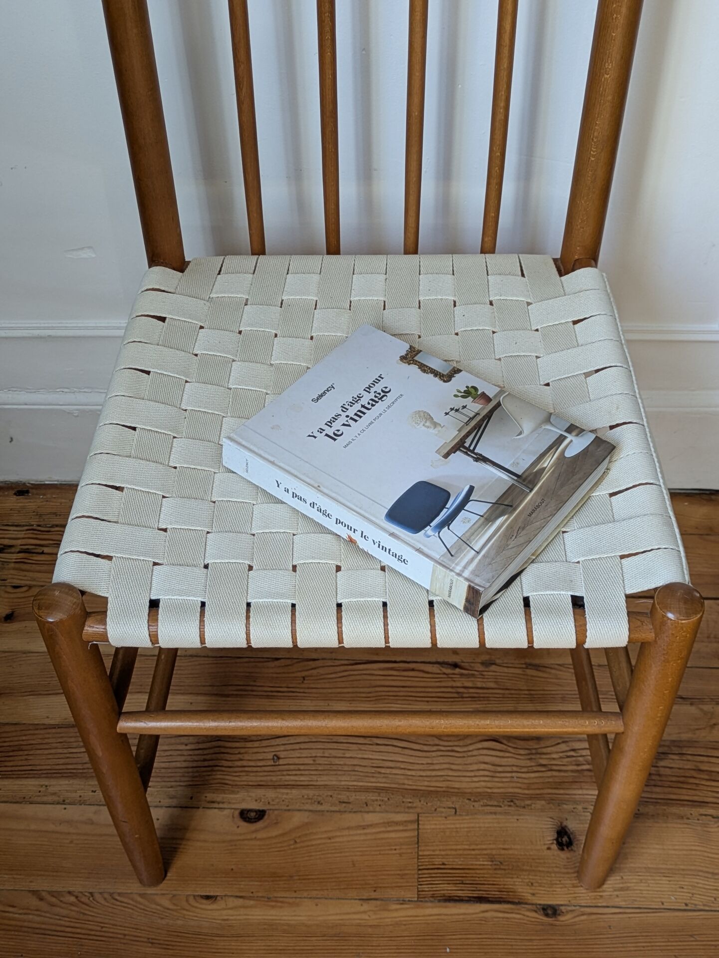 Rare ensemble de six chaises modele"Racine" de Roche Bobois.