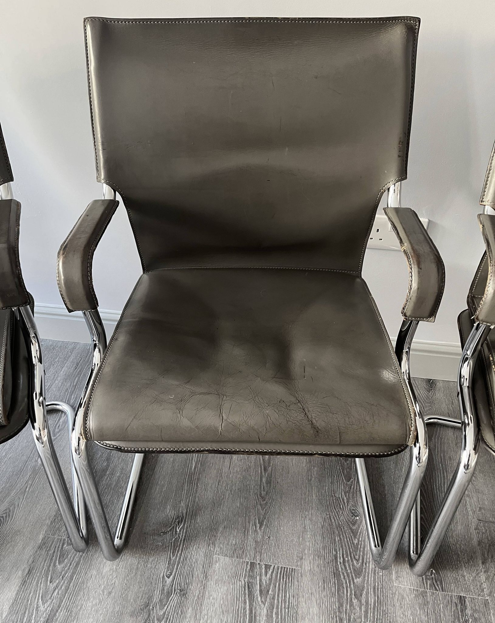 Set of 6 Uno chairs in grey leather on tubular chrome cantilevered frames