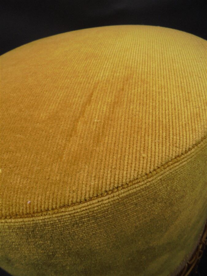 Vintage pouf in gold velvet
