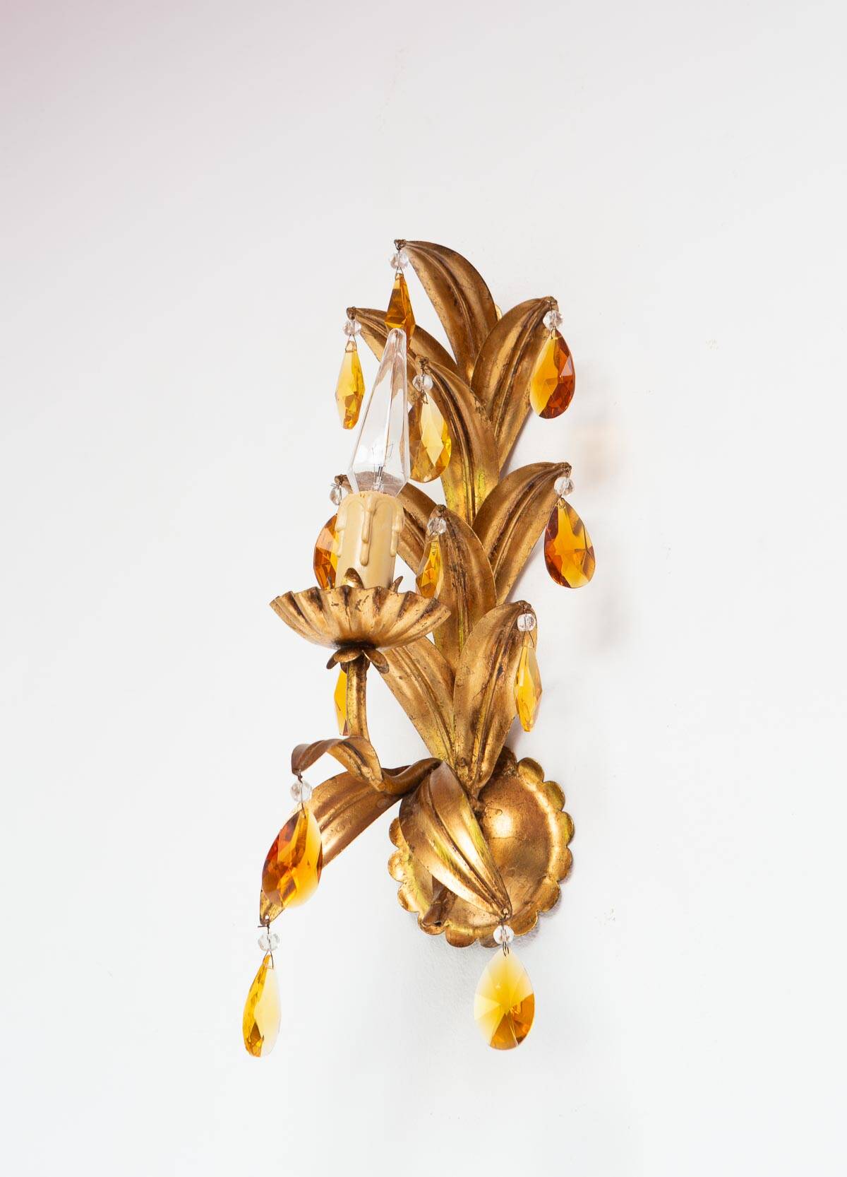 Applique italienne vintage en métal doré avec des pampilles ambre