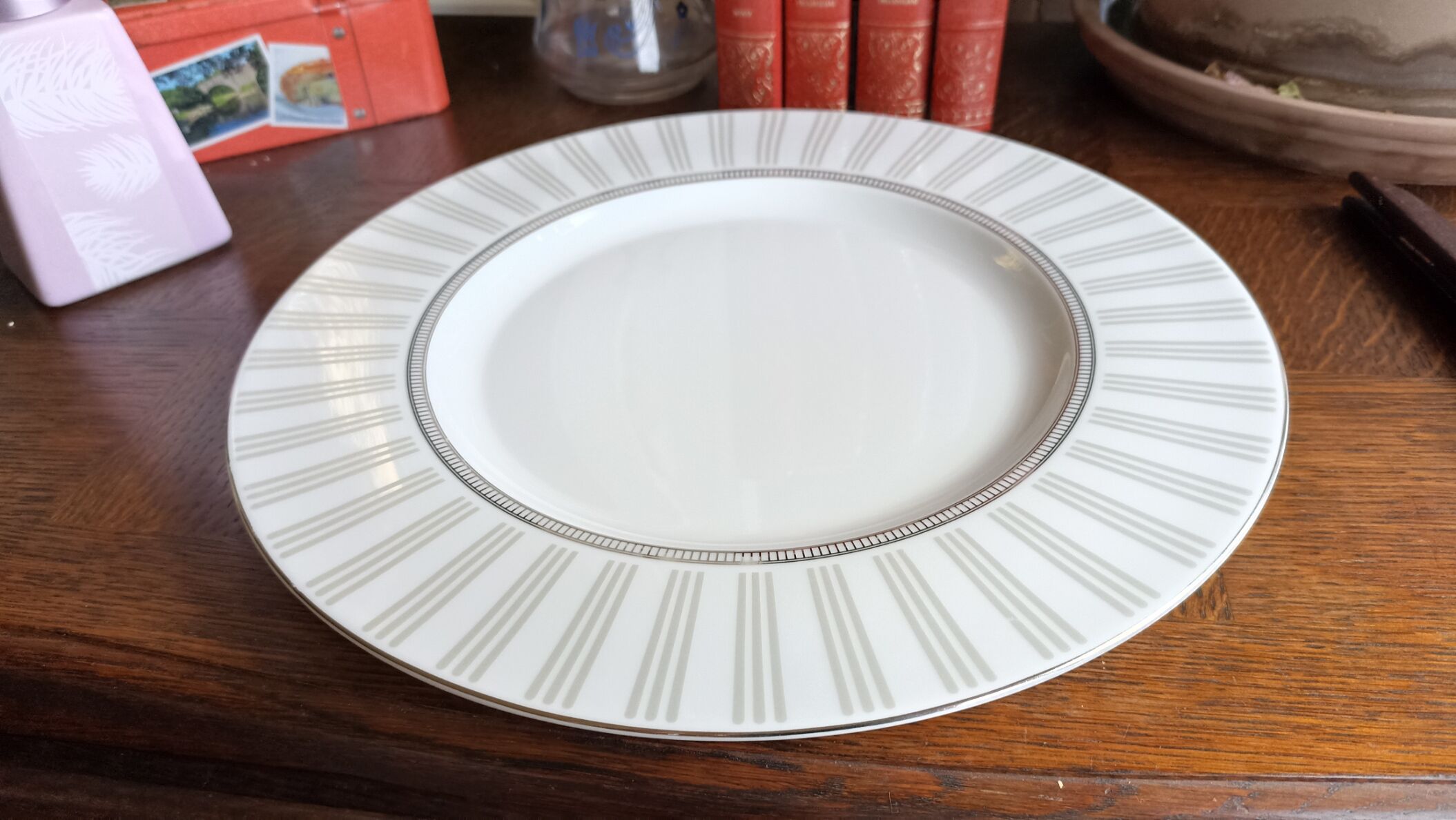 Guy Degrenne serving dish in Limoges porcelain, Venice Day Platinum