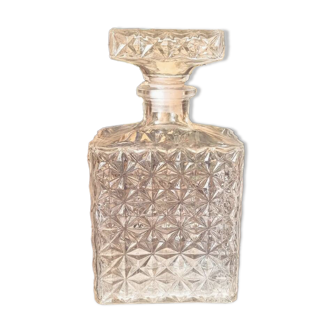 Carafe in chiseled glass