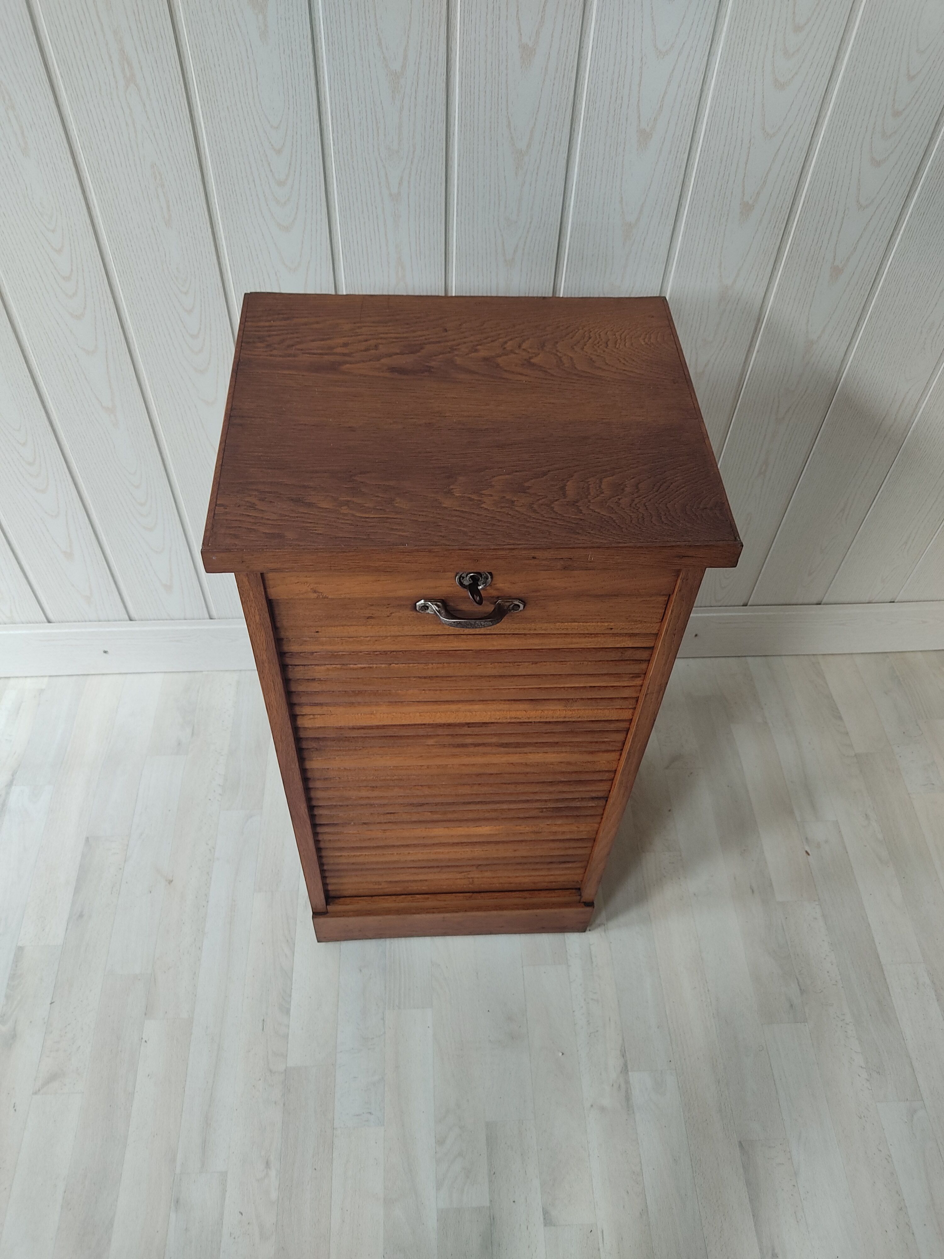 Furniture notary binder has curtain
