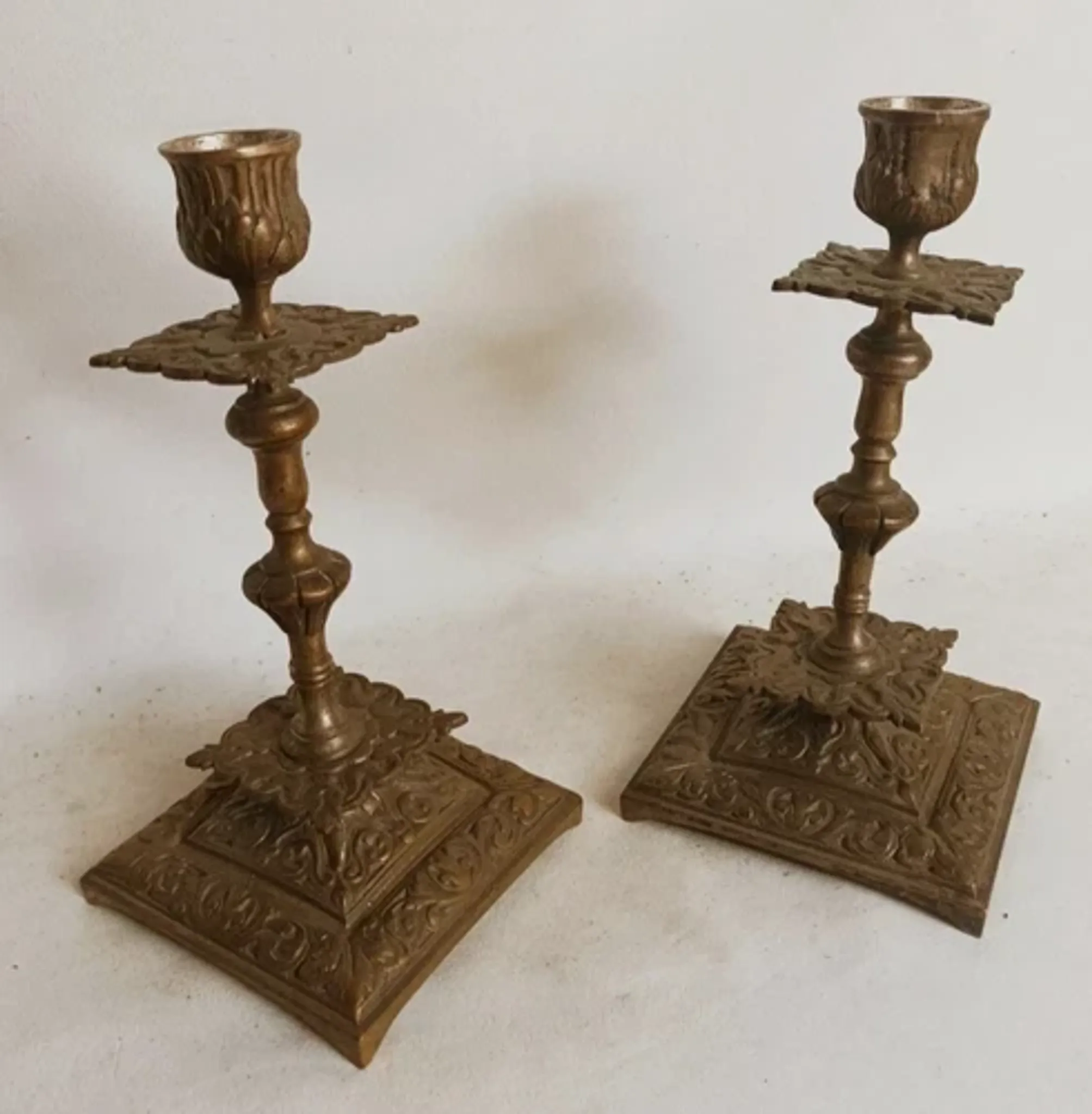 Remarkable pair of candlesticks in bronze, formerly silver-plated, from the 19th century.
