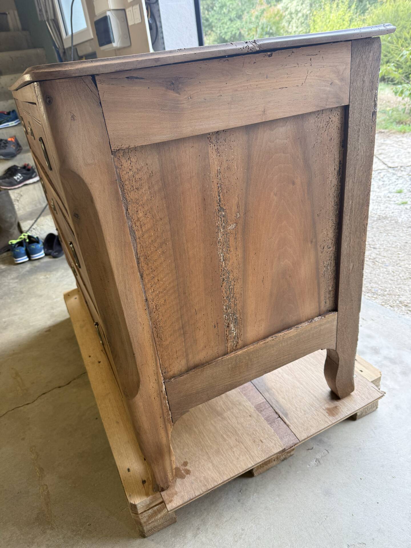 Pantaloon Chest