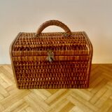 Ancien panier en osier avec anse de transport