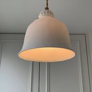 Suspension neuve alix d. reynis en porcelaine de limoge