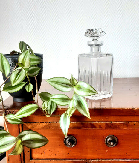 Art Deco diamond whisky deco decanter