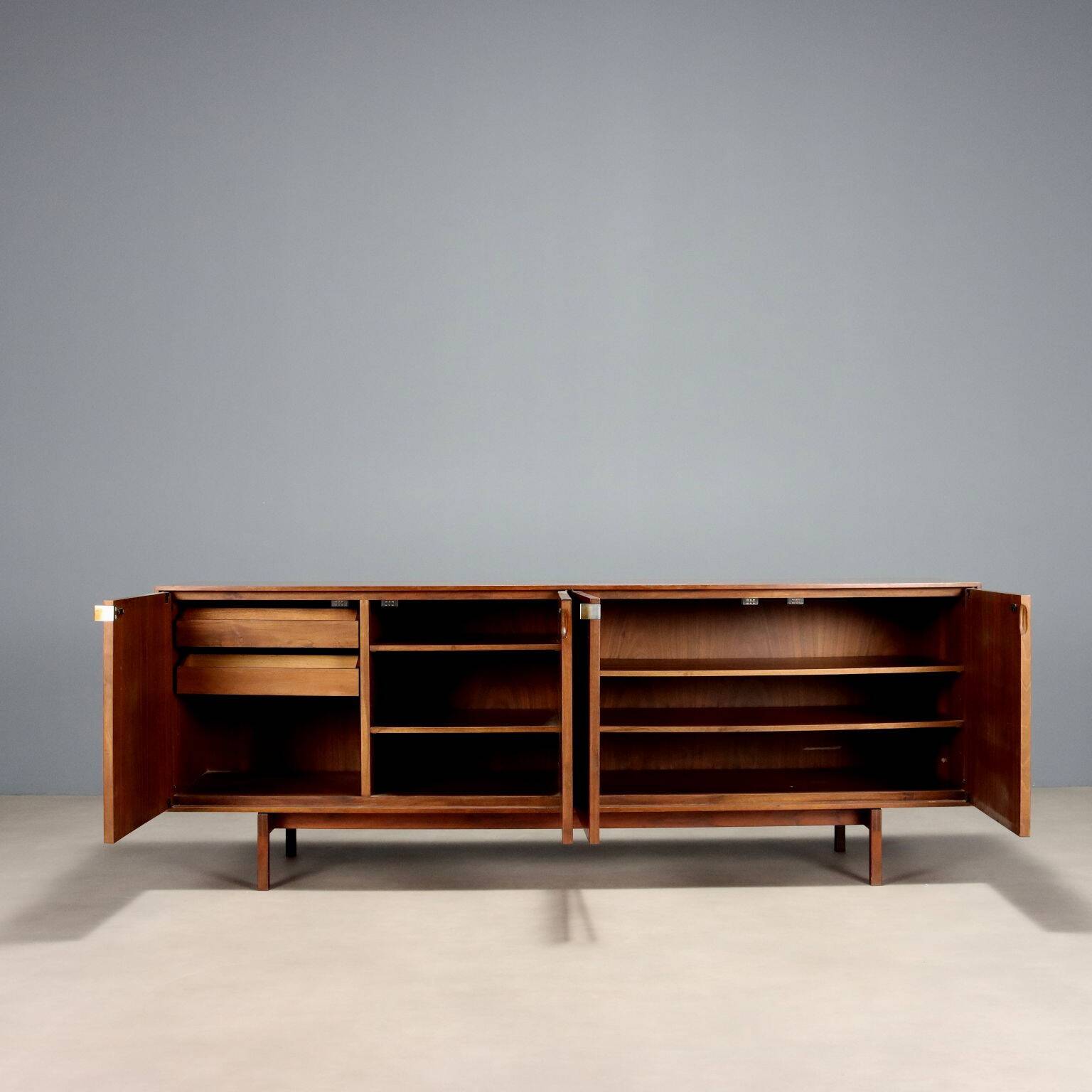 Vintage low sideboard in walnut veneer, Italian design, 1960s original