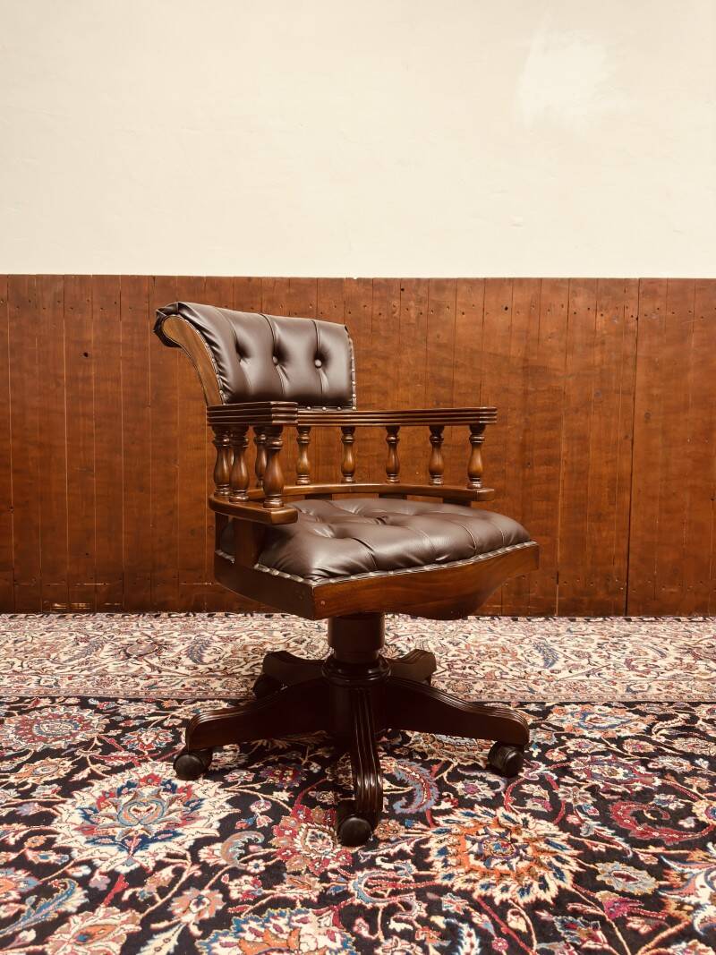 Chaise de bureau classique anglaise de style capitaine marron
