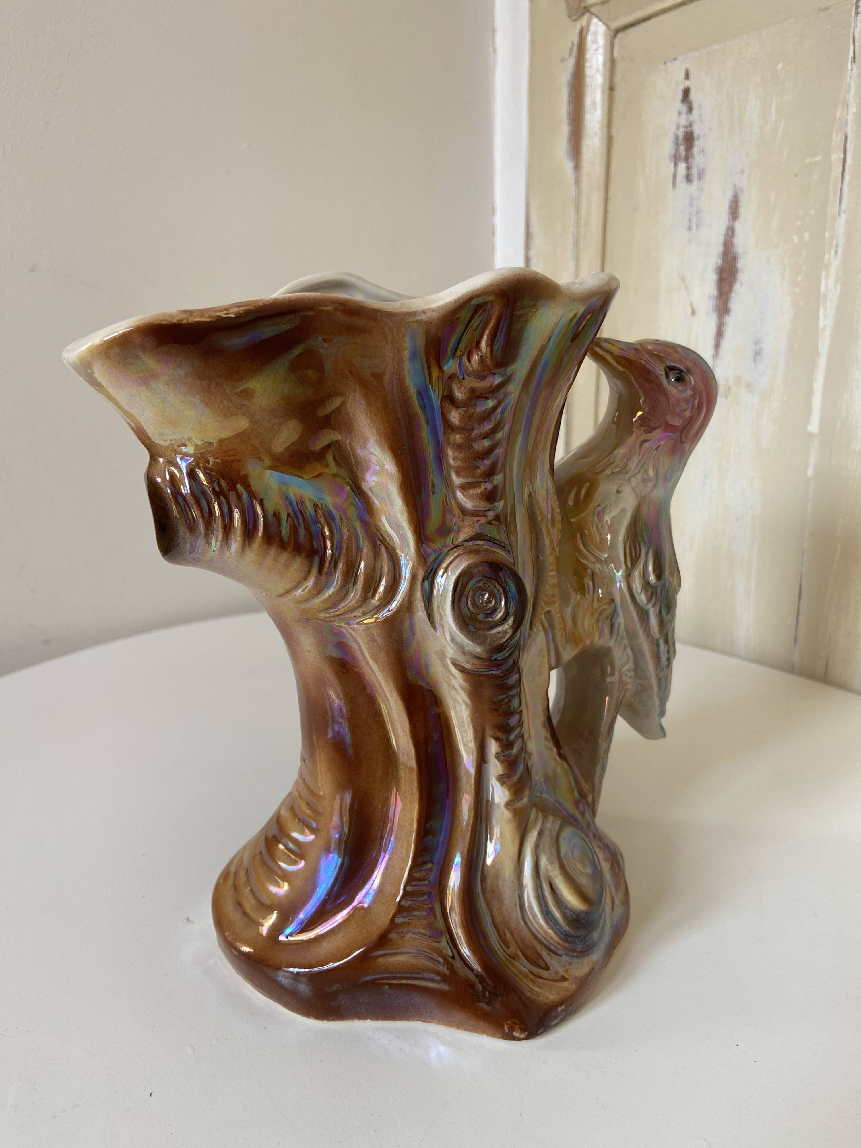 Kitsch Vase "Tree Trunk with Green Woodpecker" - Pink Iridescent Ceramic