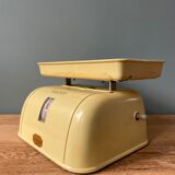 Vintage Yellow Testut scale, 1950s