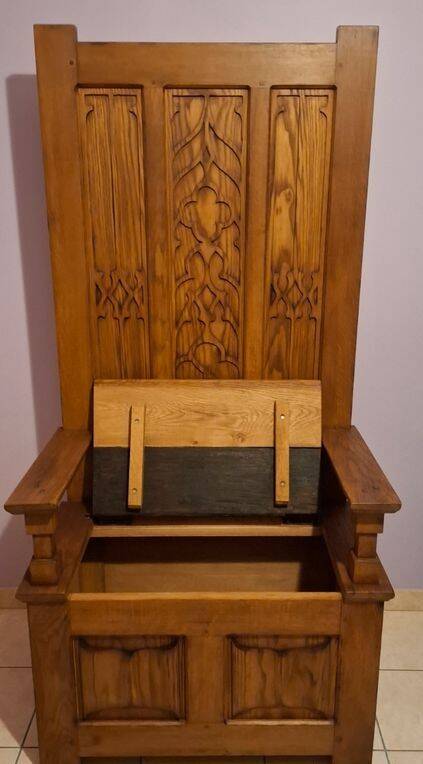 14th-century throne style
