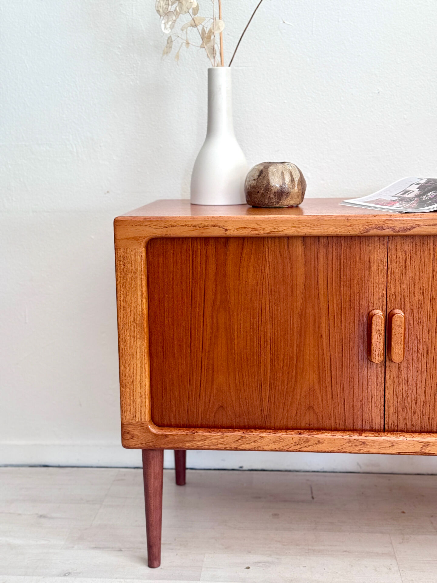 Vintage midcentury teak dressoir