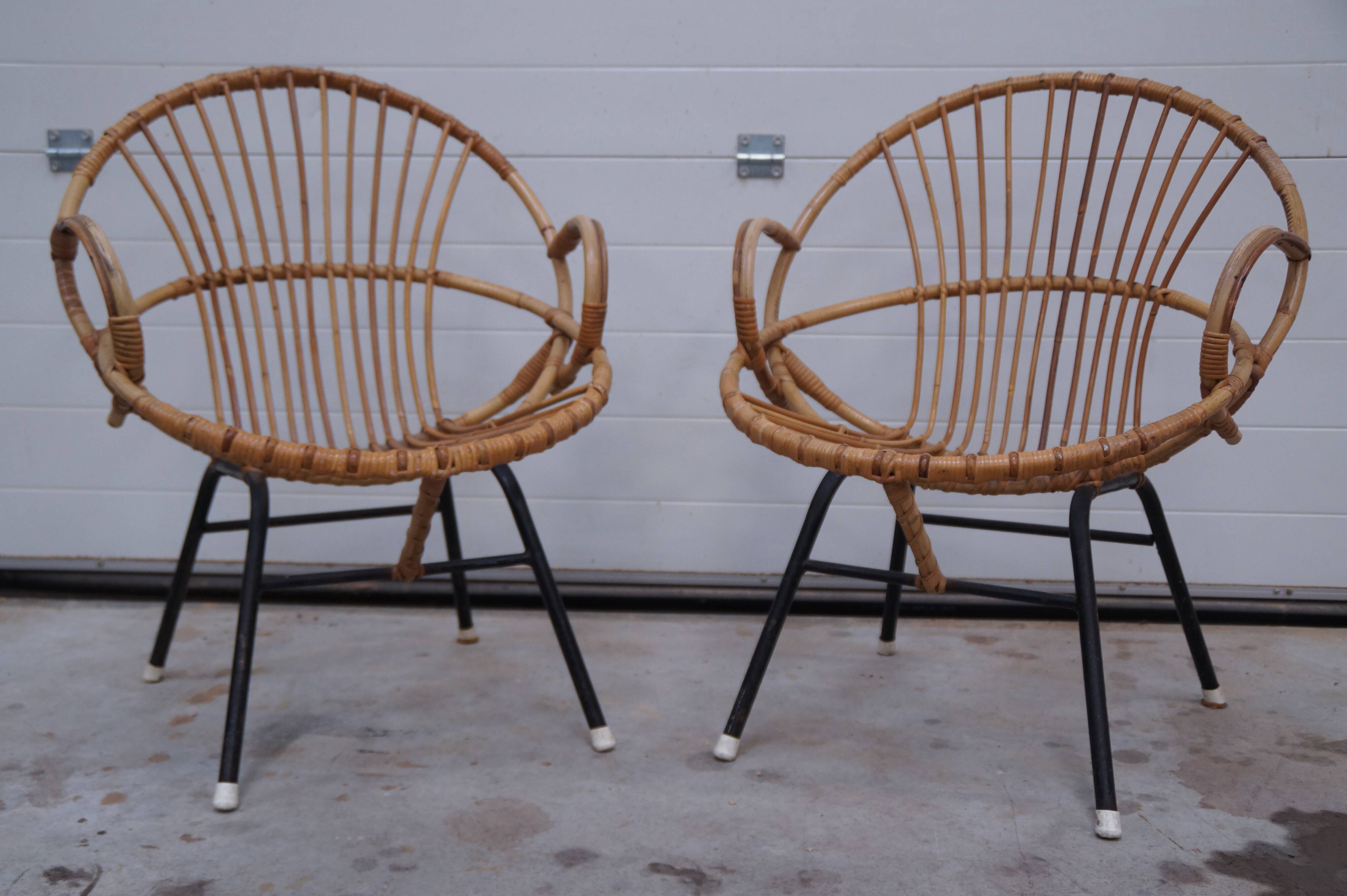 Paire de fauteuils corbeille en rotin