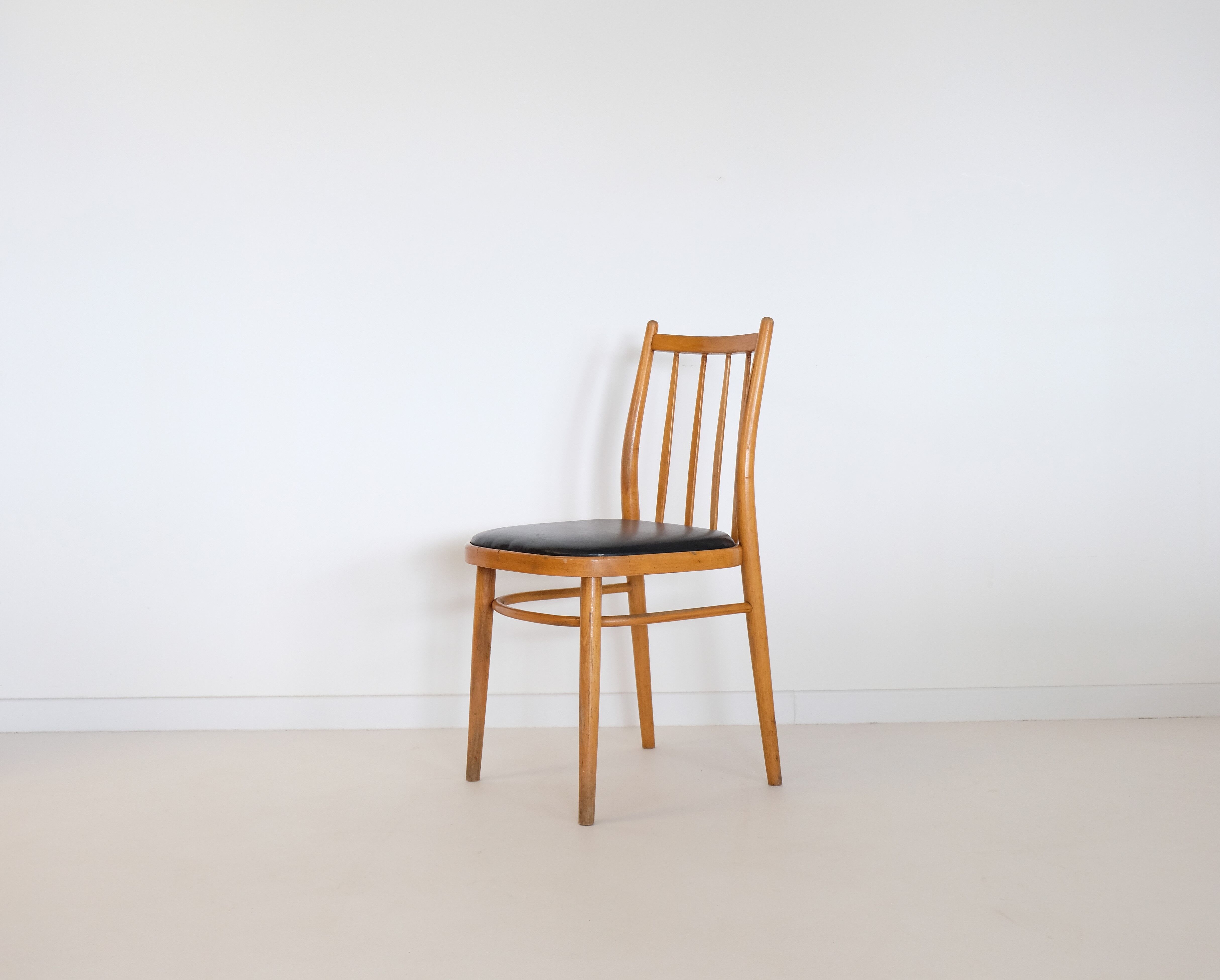 Series of 6 wooden chairs
