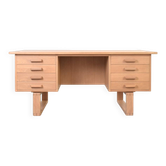 Oak Freestanding Desk by Torben Valeur & Henning Jensen for Dyrlund, 1960s.