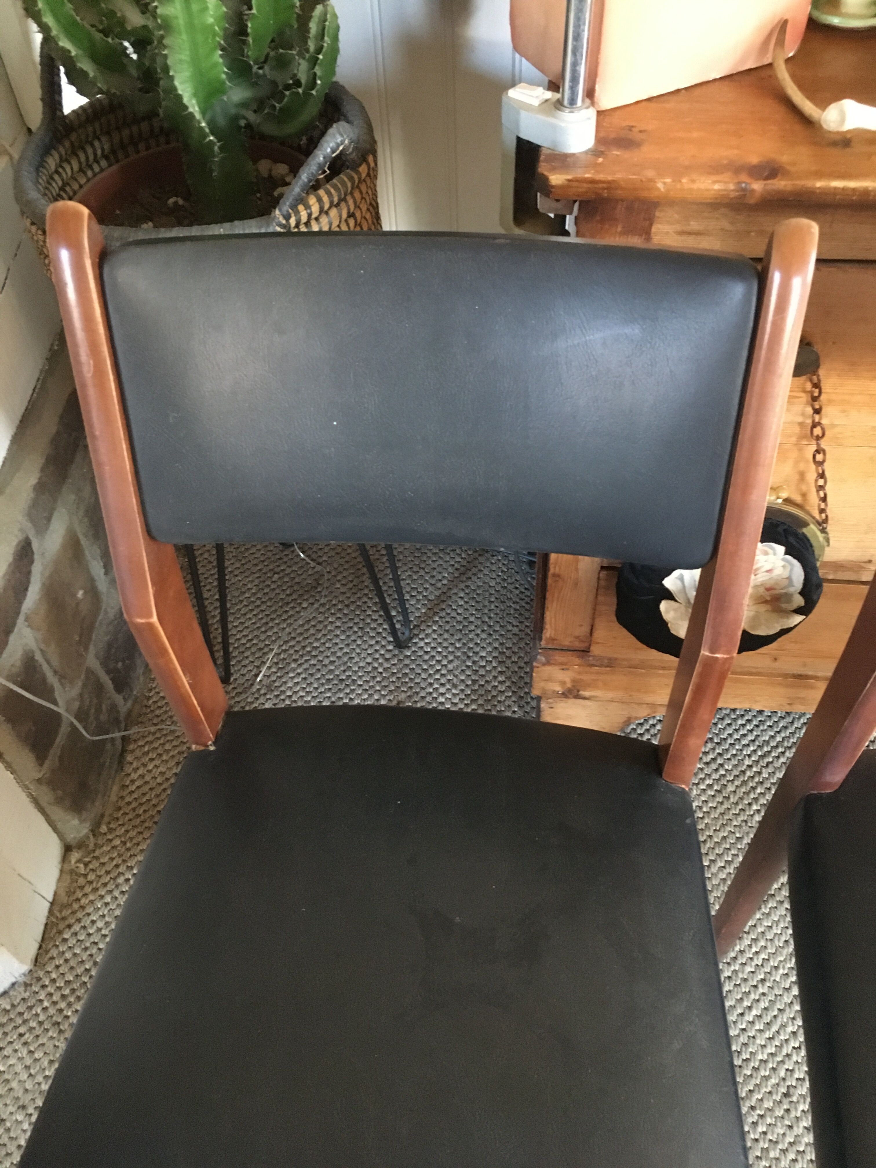 Series of 3 chairs