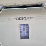 Pale yellow vintage testut scale