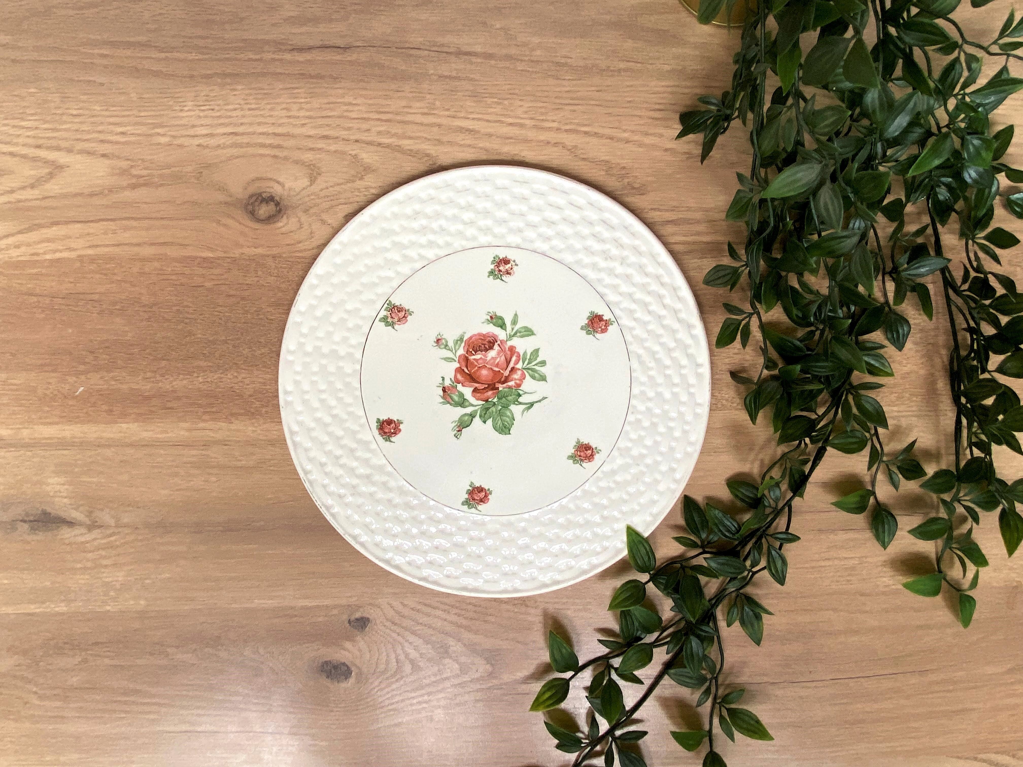 Plat à gâteau en faïence