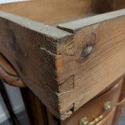 Bureau scriban en tombeau à vitrine, orme massif, XVIIIe