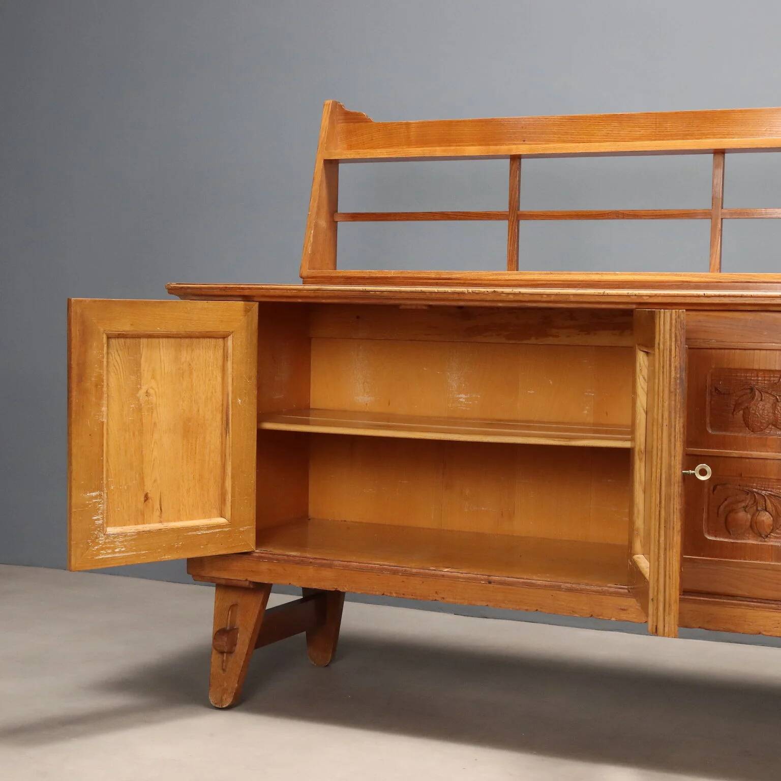 Vintage oak veneer sideboard, Italian design, 1950s.