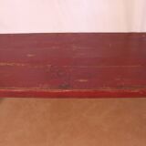 Ancienne table basse en teck birman patine rouge d'origine