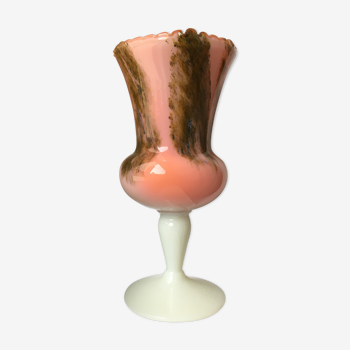 Vase sur pied en opaline