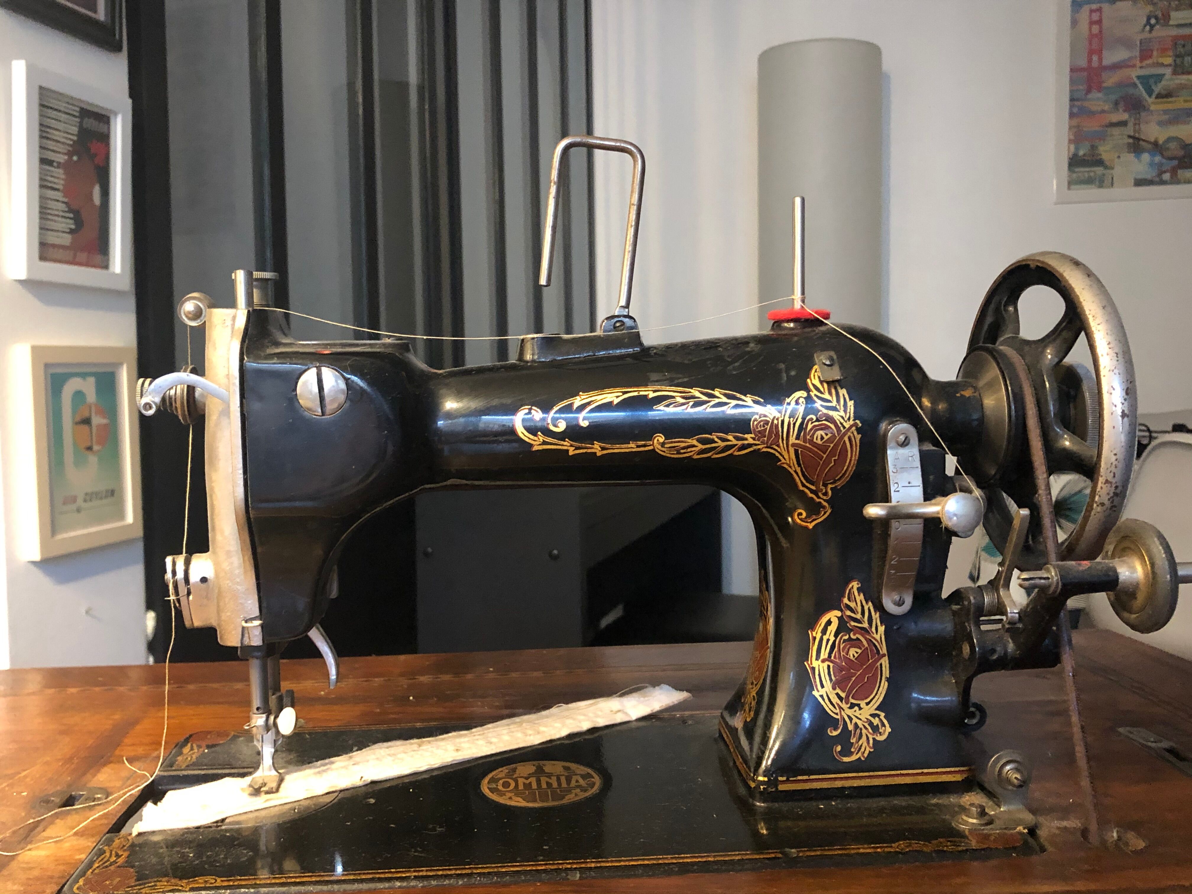 Omnia old sewing machine