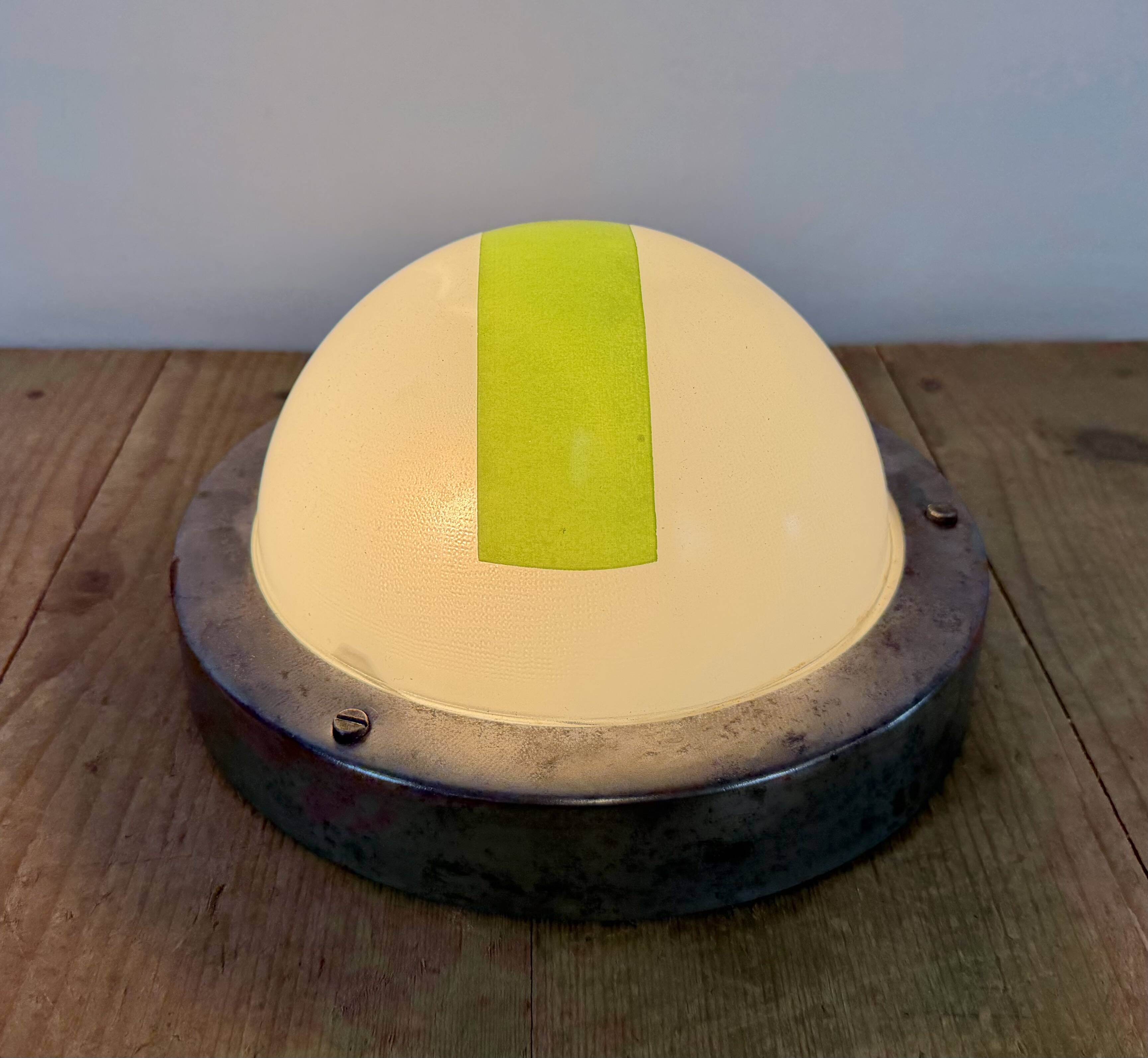 Lumière d'urgence vintage murale ou de plafond, années 1970
