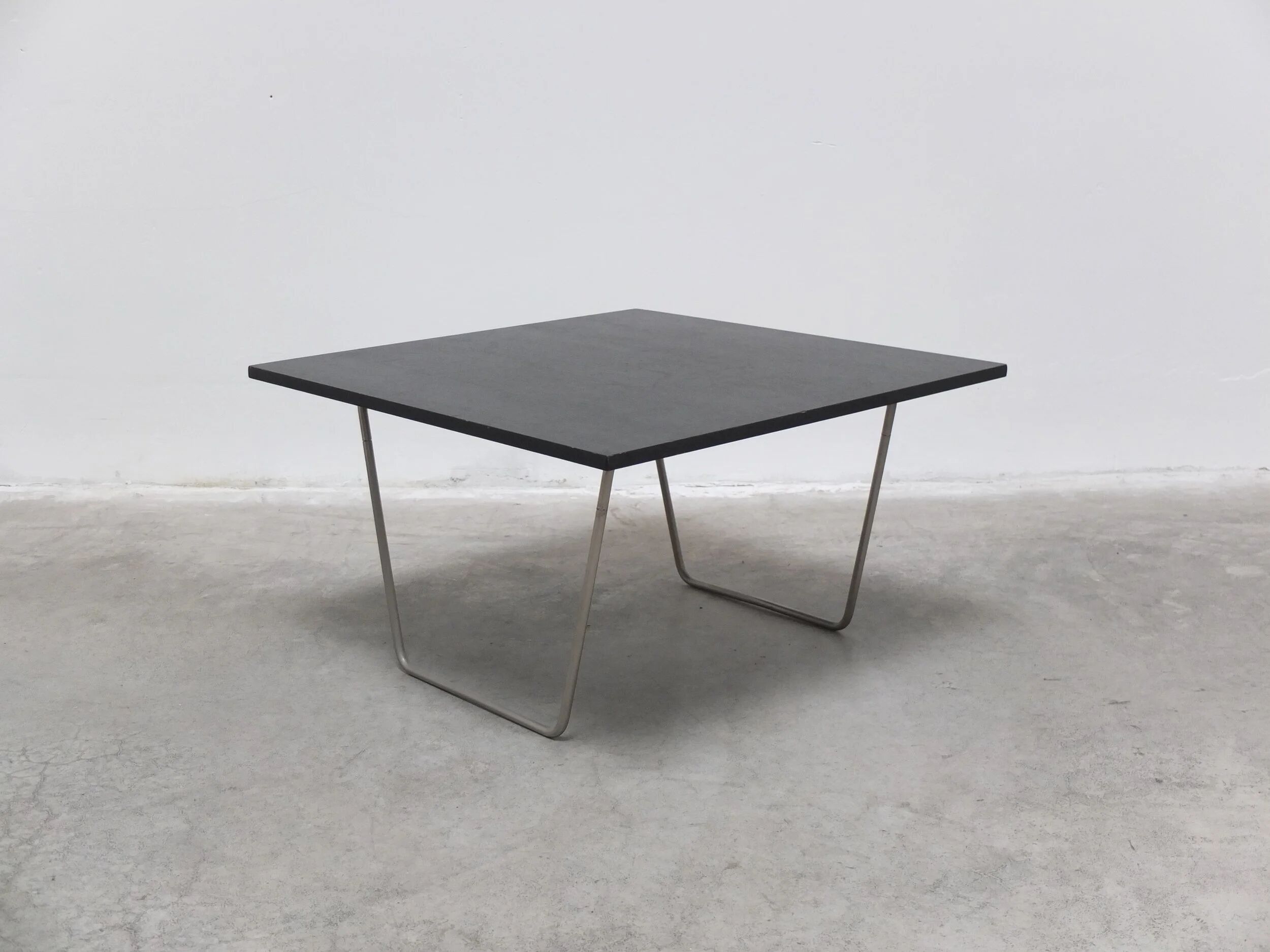 Rare 'Bachelor' coffee table by Verner Panton for Fritz Hansen, 1950s