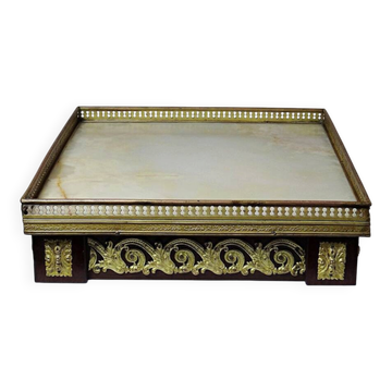Antique wooden saddle-shaped plateau, gilded metal and onyx, circa 1900.