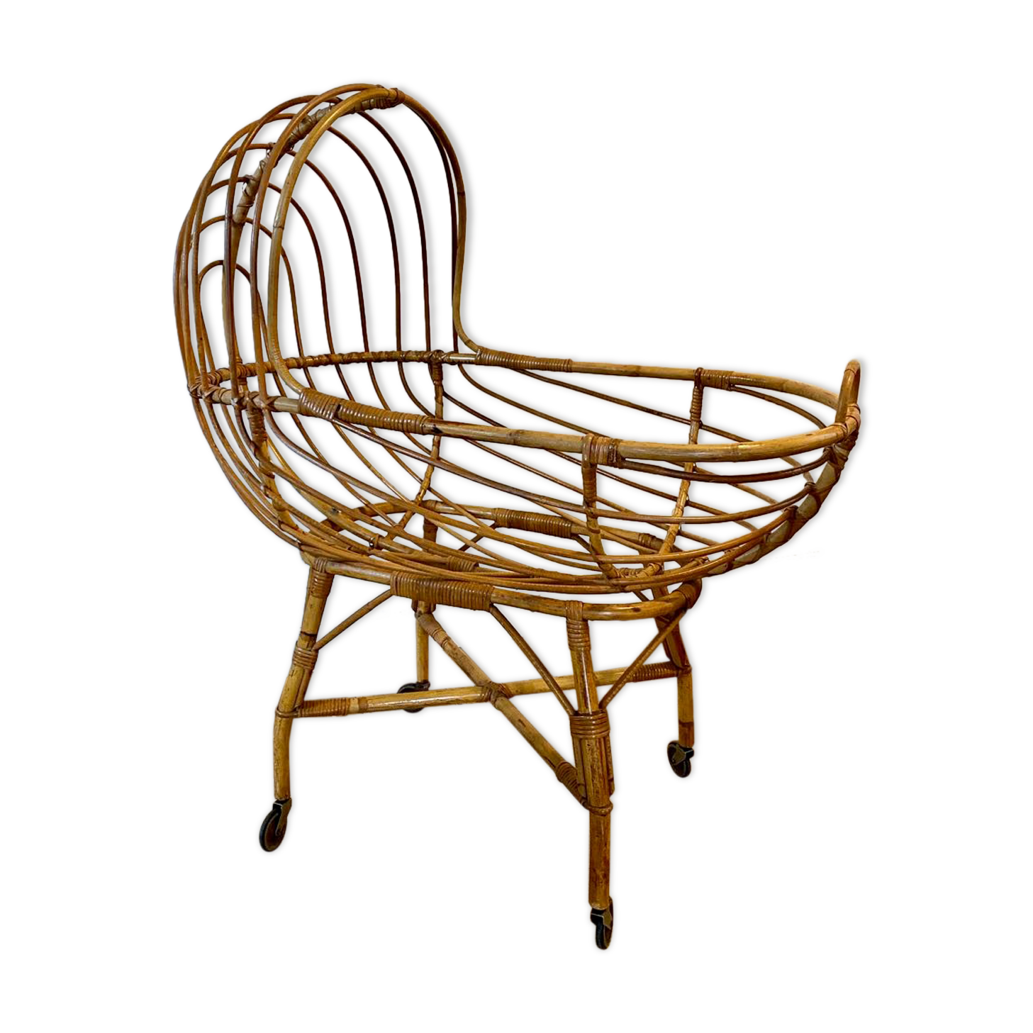 Cradle in rattan