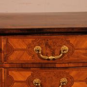Mazarine chest of drawers from the early 18th century