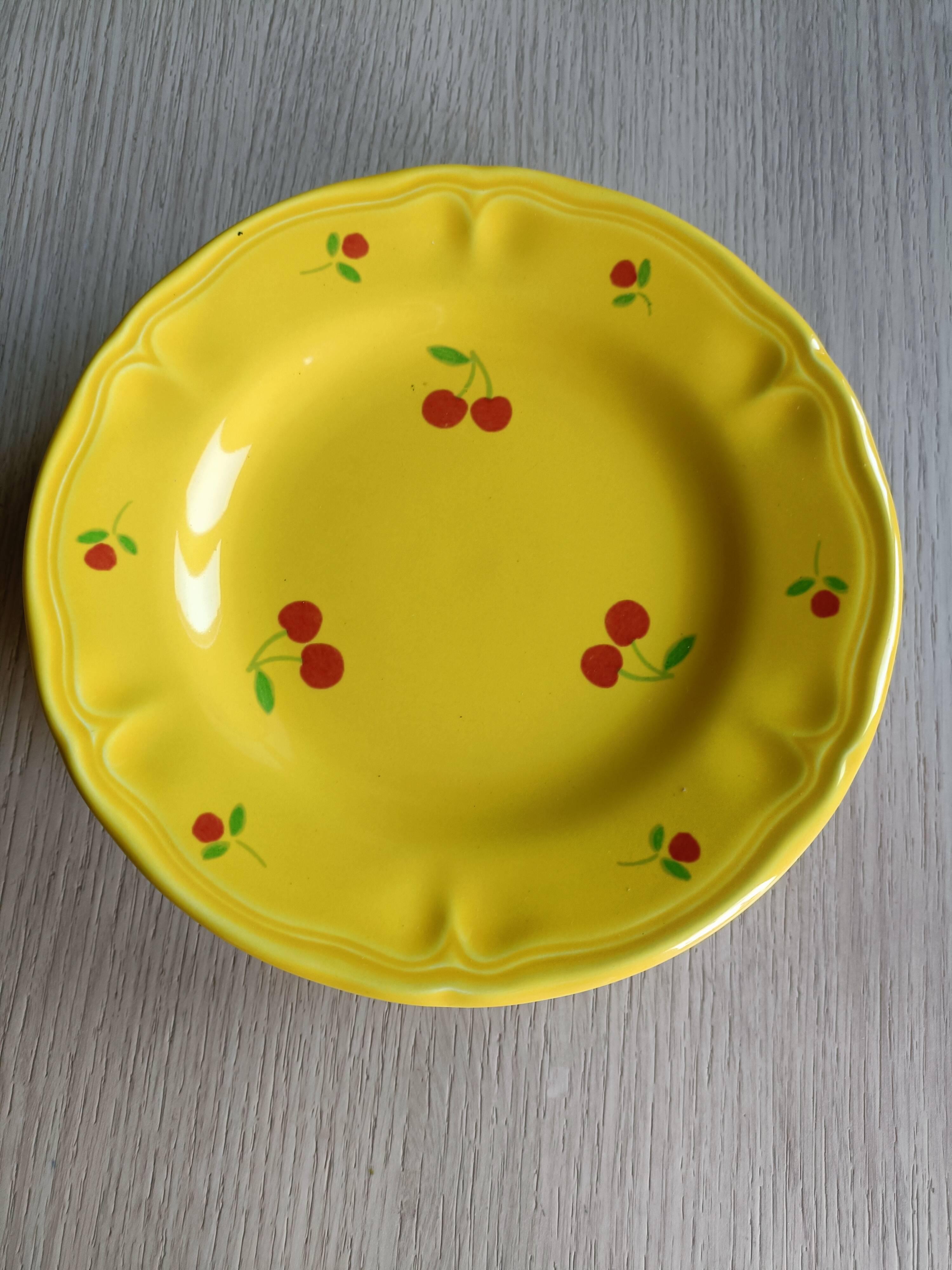 Six assiettes  à dessert vintage