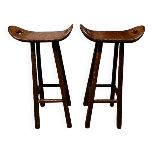 Lot de 2 tabourets brutalistes en bois massif taillé main