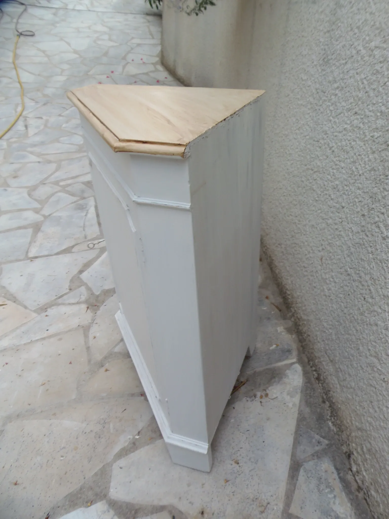 Vintage English corner cabinet enhanced in pearl grey, wooden top.