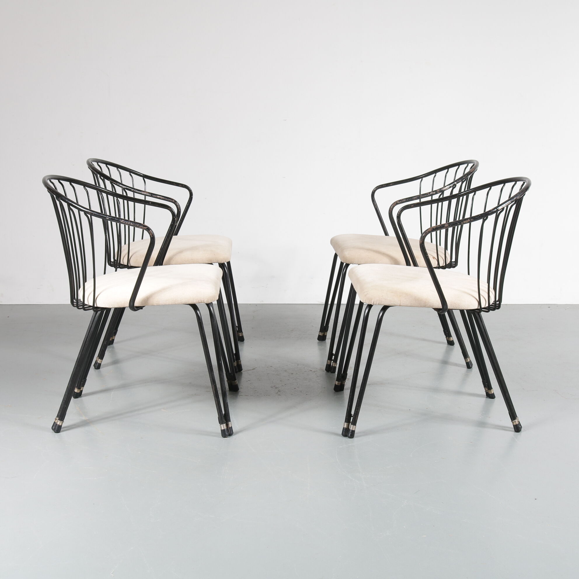 1950s Set of elegant dining chairs