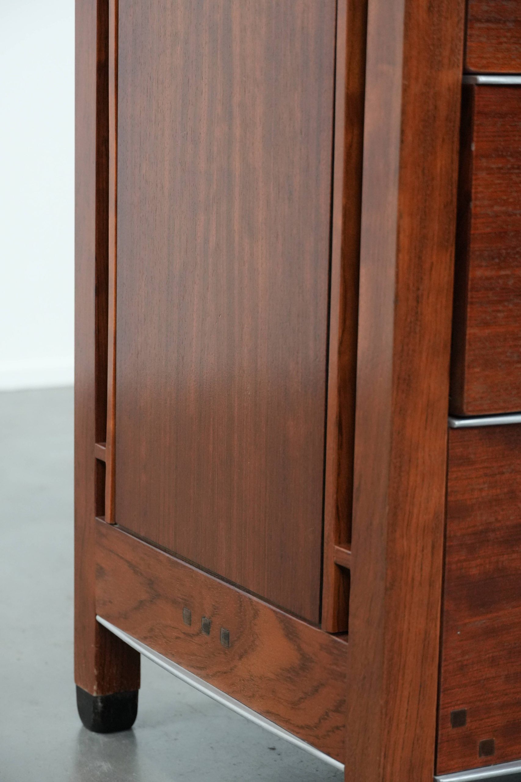 Art Deco design chest of drawers with 6 drawers and remarkable details