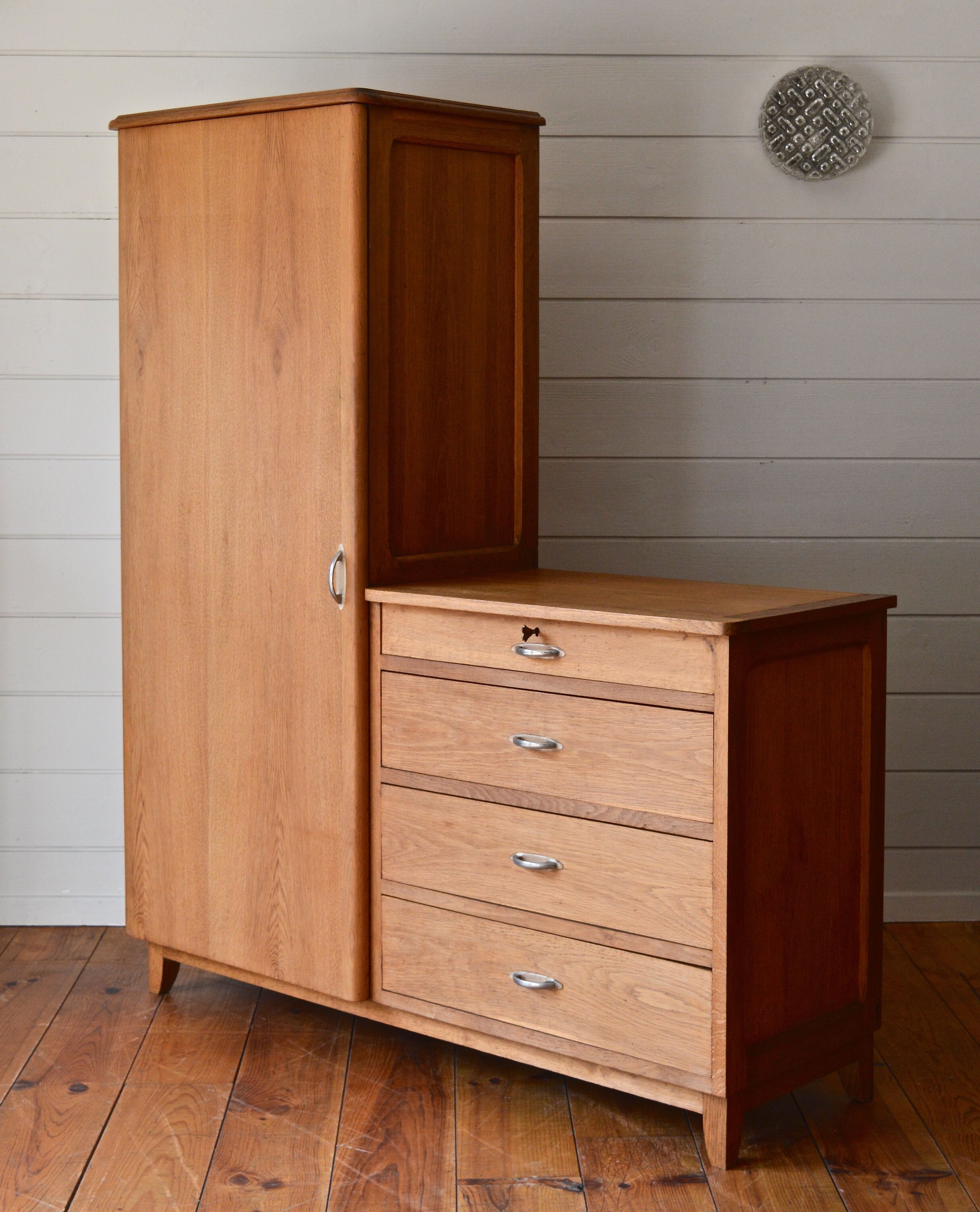 Asymmetrical cabinet