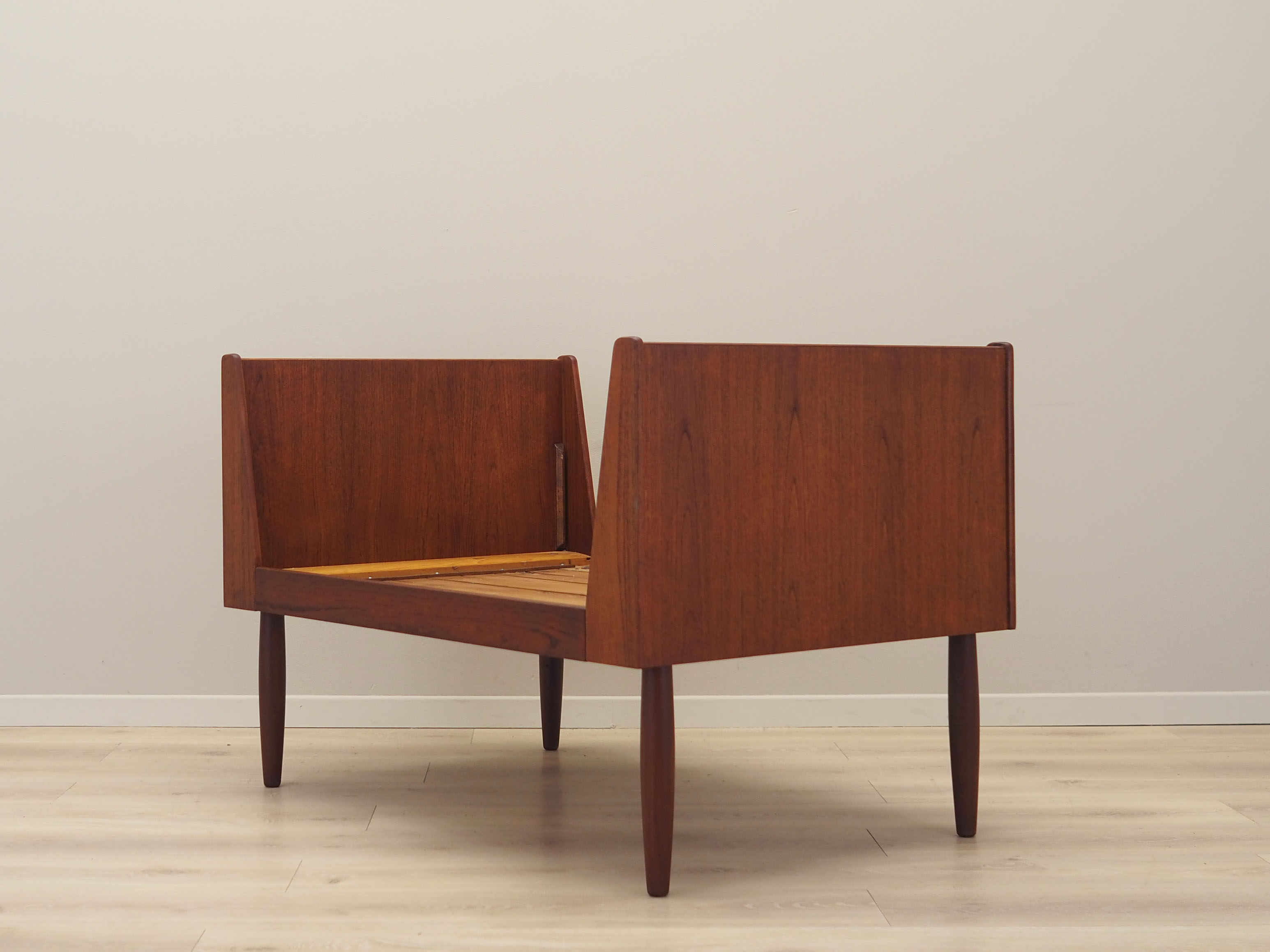 Lit en teck, design danois, années 1970, fabriqué au Danemark