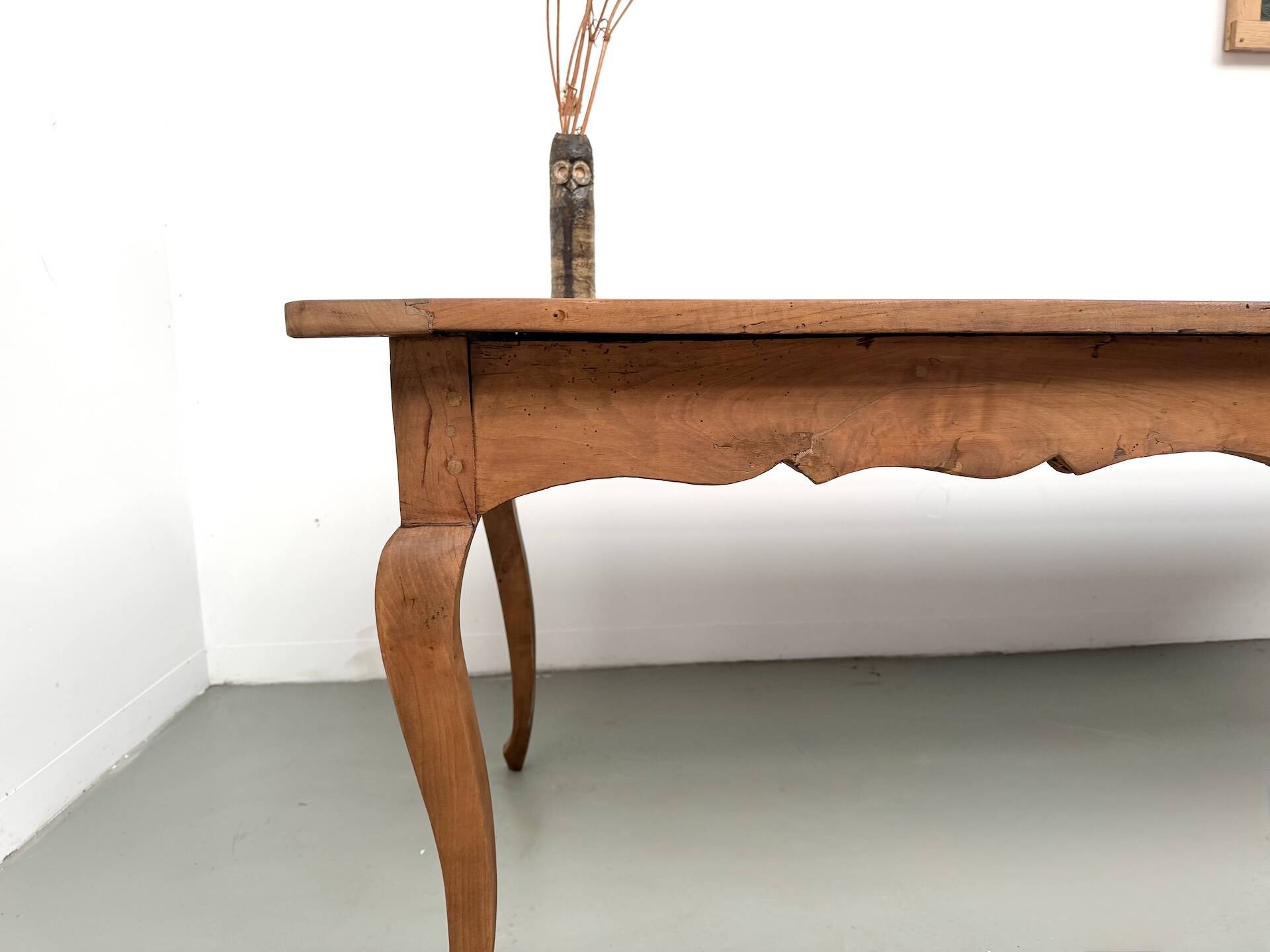 Grande table de ferme en merisier massif des années 1900